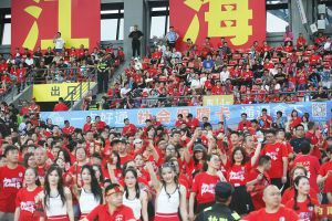 【图片新闻】江苏南通：“苏超”烽火燃战意，南通“一卡好通”惠民生
