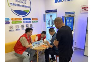 【图片新闻】惠及31万网约车司机 四川成都网约车“司机之家”首次上线“一站式”社保办理服务